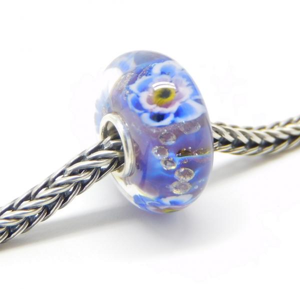 Violet Blue Flower Monroe - Elfbeads Glass - live photo